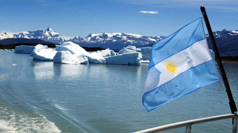 El Gobierno promulgó la reforma de la Ley de Glaciares y crece la protesta social en todo el país