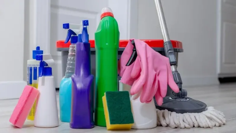 ANMAT prohibió la venta y el uso de productos de limpieza por irregularidades sanitarias