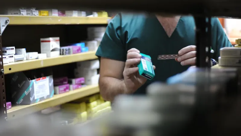 Anmat suspendió a otra droguería por irregularidades y le bloqueó el tránsito de medicamentos