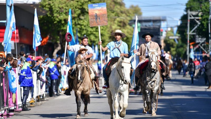 La Plata vuelve a llenarse de locro, folklore y celebraciones por el 25 de Mayo