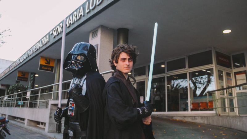 En el 'Star Wars Day', personajes de la saga visitaron el Hospital de Niños de La Plata