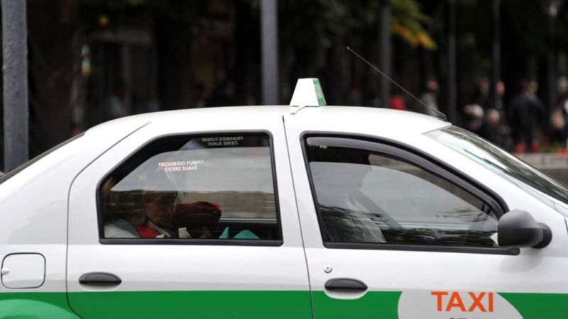Aumentaron los taxis en La Plata: cuánto cuesta viajar desde este viernes y cómo quedarán las tarifas en agosto