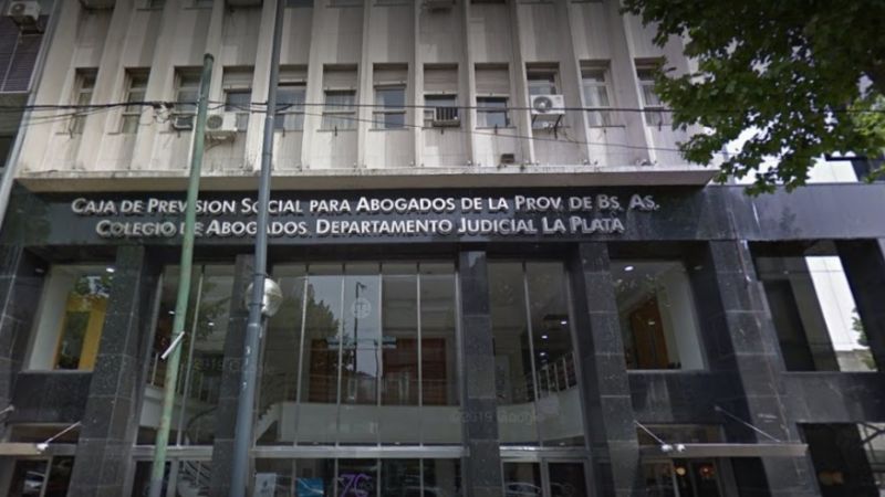 Evacuaron el Colegio de Escribanos de La Plata por una alarma de incendio