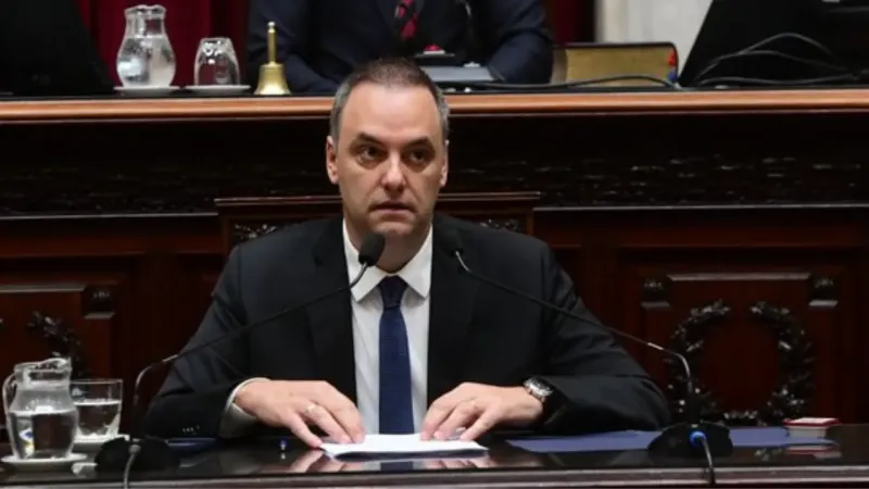Crece la polémica: piden detener a Manuel Adorni por presunta presión a un testigo clave
