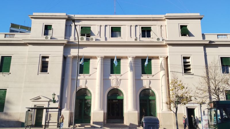 La Biblioteca Pública de la UNLP, el “cerebro” oculto de La Plata que guarda más de 650 mil libros