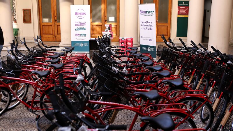 La UNLP entregó nuevas bicicletas a estudiantes para garantizar el acceso a la educación
