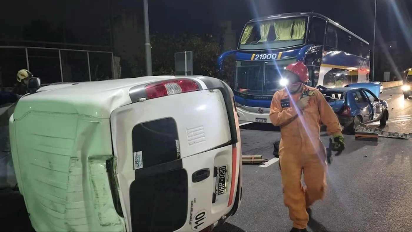 Un choque múltiple en la Autopista 25 de Mayo complica el tránsito ...