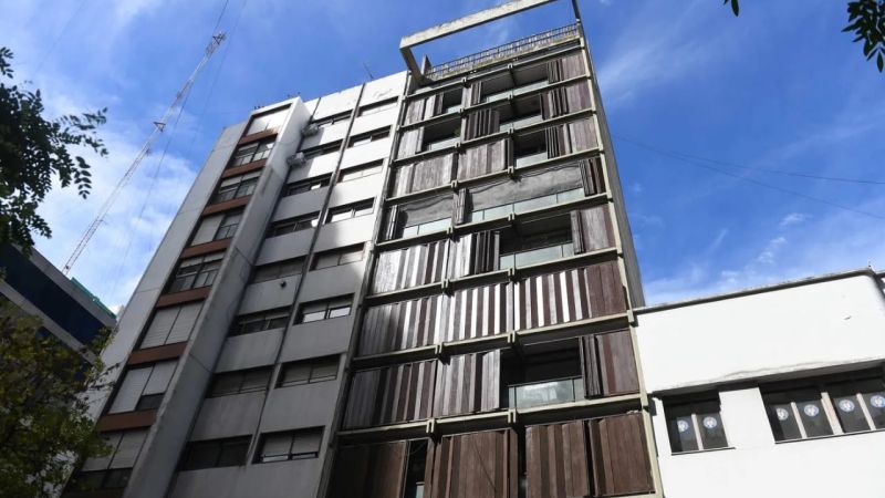 La investigación contra Manuel Adorni sumó nuevas pruebas por propiedades en La Plata, viajes y gastos en dólares