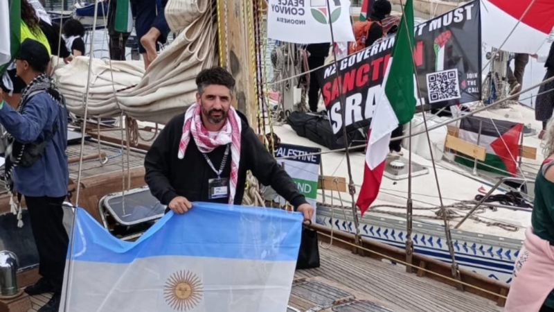 El diputado platense Pablo Giachello regresa al país tras ser retenido en la Flotilla Sumud
