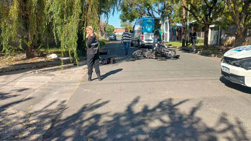 El tránsito en La Plata sumó un nuevo accidente: un choque entre dos motos dejó dos heridos