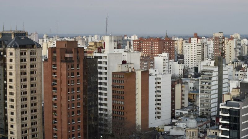 Insólito robo en un alquiler temporario de La Plata: un huésped se llevó televisores, muebles y electrodomésticos