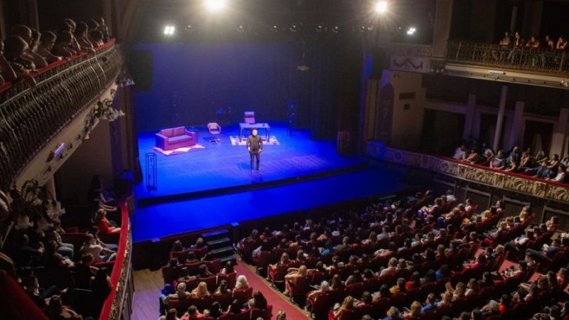 El Coliseo Podestá despide mayo con música, humor y grandes espectáculos