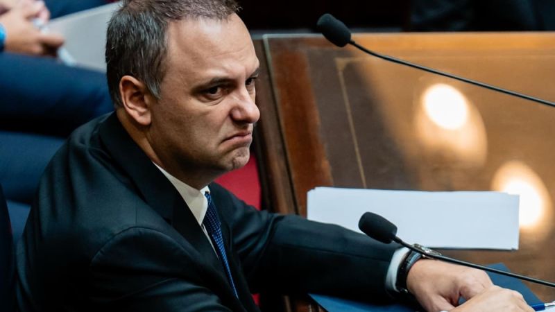 Manuel Adorni gastó casi mil millones en dos años y crecen las críticas en medio del ajuste