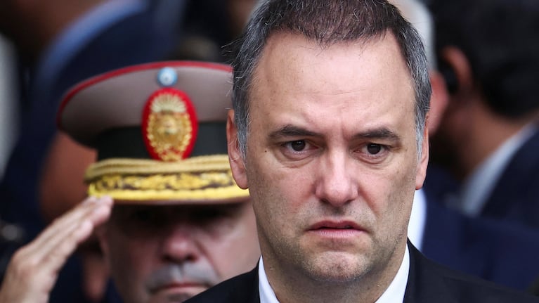 Adorni, nuevamente bajo la lupa: la Justicia investiga un nuevo viaje y movimientos con criptomonedas
