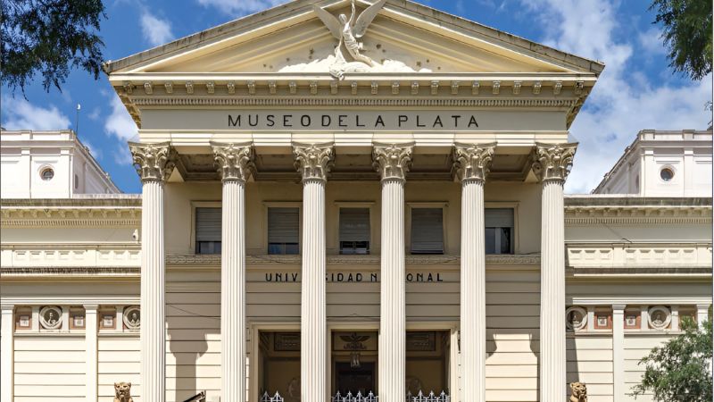 Presentan en La Plata un libro que cuenta la historia del Museo pensado para chicos y jóvenes