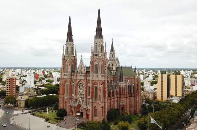 Estudiantes de la Wharton School visitaron La Plata y recorrieron sus principales atractivos