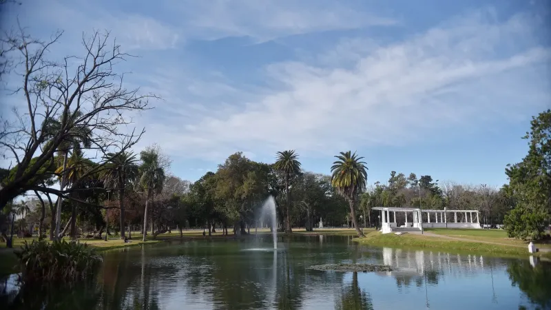 Harán estudios sobre el barro del lago del Parque Saavedra antes de iniciar su recuperación