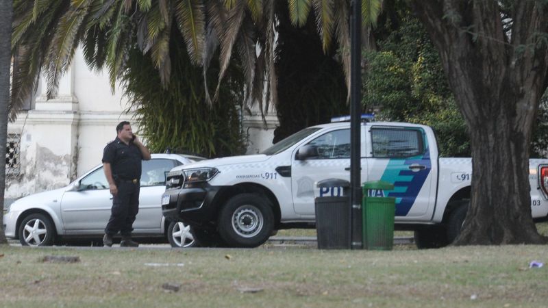 Violento asalto a un local de ropa en el centro de La Plata