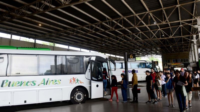 Crisis del transporte: la Provincia refuerza subsidios en medio de la disputa entre la Nación y las empresas