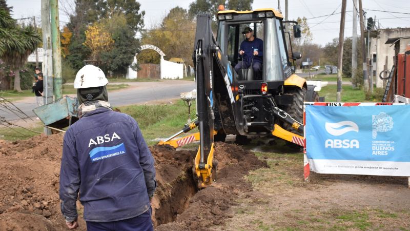 ABSA avanza con una obra para mejorar el servicio de agua potable en Los Hornos