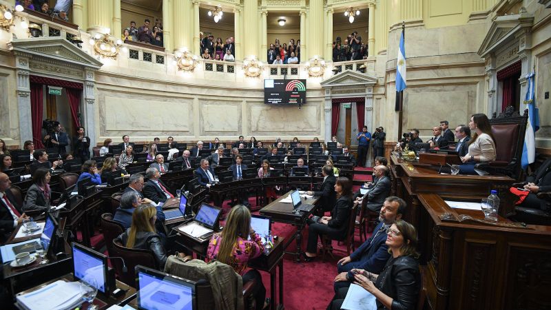 El Senado vuelve a negociar para postergar la interpelación de Adorni y crece la tensión política