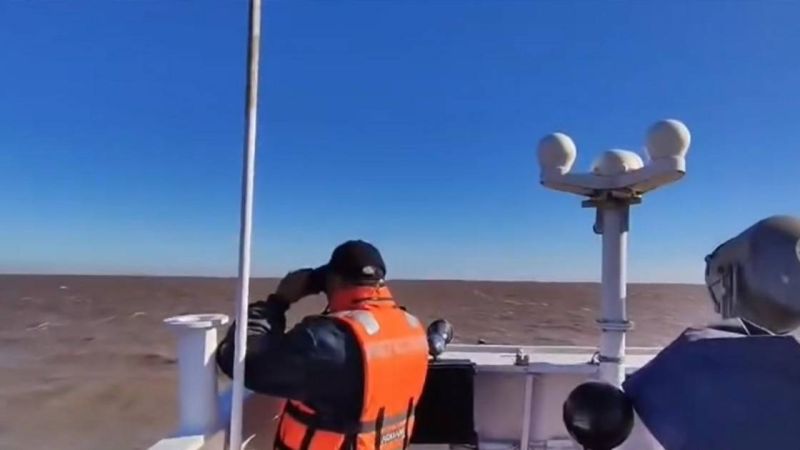 Intensa búsqueda de cinco pescadores desaparecidos en el Río de la Plata