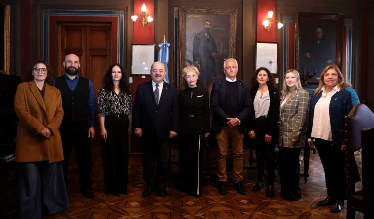 Tauber recibió a una delegación rusa para ampliar la cooperación científica y tecnológica de la UNLP