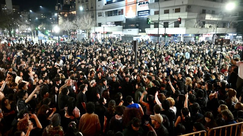 La Plata abrazó al Indio: una multitudinaria misa ricotera copó 7 y 50