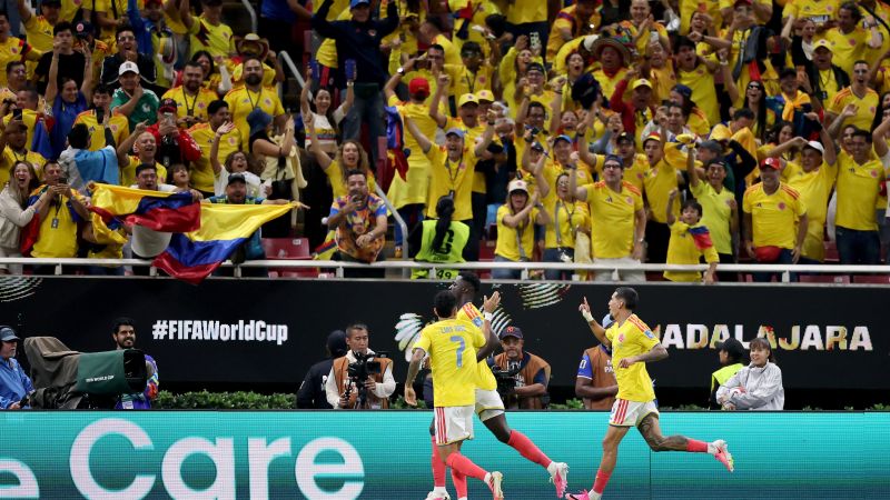 Colombia ganó sobre el final y clasificó a los dieciseisavos del Mundial