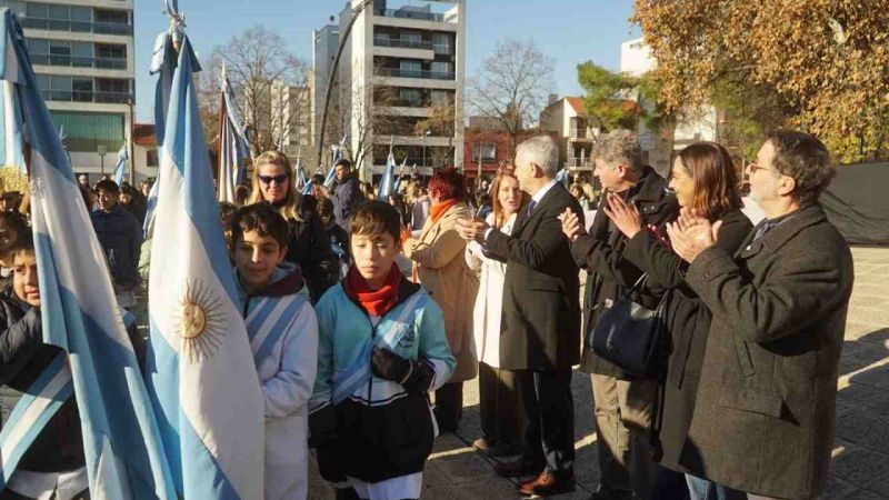 Más de mil estudiantes prometieron lealtad a la Bandera en un acto encabezado por Alak en La Plata