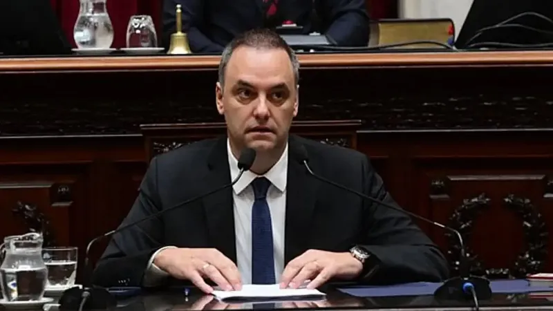 Los mejores memes tras la renuncia de Adorni