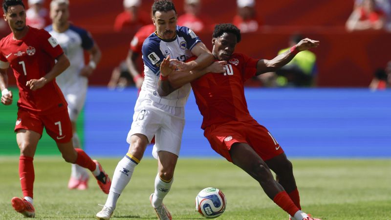 Canadá evitó la derrota ante Bosnia y sumó su primer punto como anfitrión
