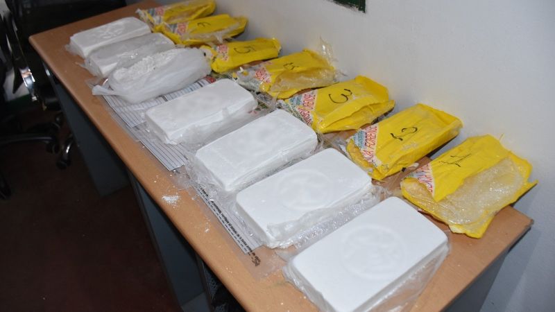 Detuvieron a dos hombres con más de siete kilos de cocaína en la autopista La Plata - Buenos Aires