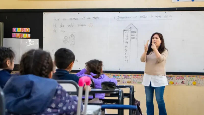 Paritarias sin definiciones: crece la preocupación entre estatales y docentes por el impacto en el aguinaldo
