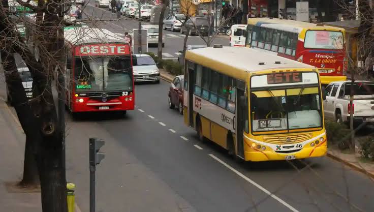 La UTA reclama aumentos salariales y alerta un posible paro de micros
