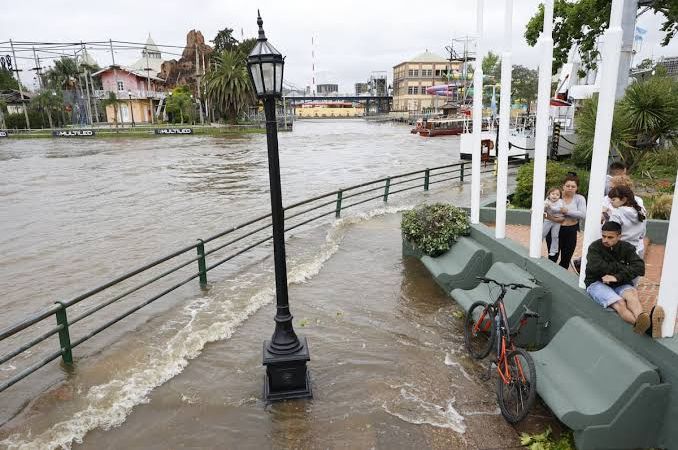 Advierten por una crecida del Río de la Plata que podría alcanzar casi tres metros en la región