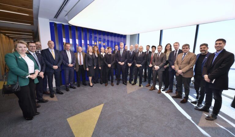 Kicillof fortalece lazos con la Unión Europea en busca de inversiones para la Provincia