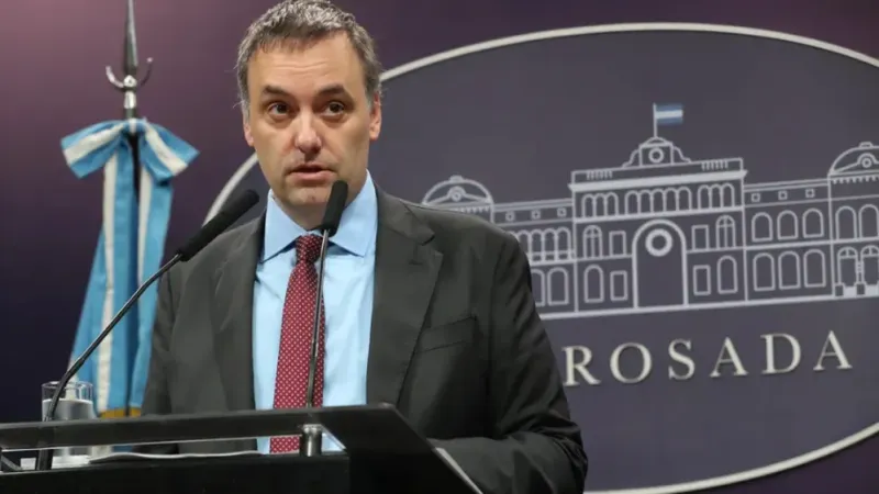 Crecen las presiones sobre Manuel Adorni y el PRO analiza respaldar una sesión para exigir explicaciones