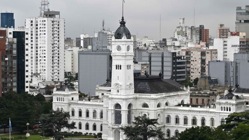 Los trabajadores municipales de La Plata cobrarán el aguinaldo junto al sueldo de junio