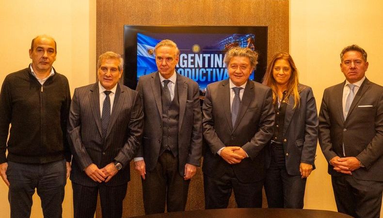 Pichetto encabezó en La Plata una acto para debatir el futuro productivo de la Argentina
