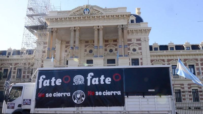 Trabajadores de FATE marcharon a Gobernación