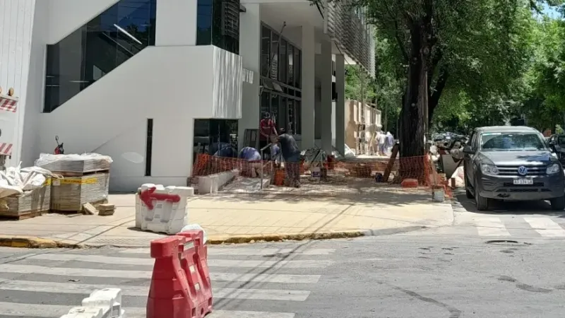 Cortan el tránsito en pleno centro de La Plata por obras de reconstrucción vial