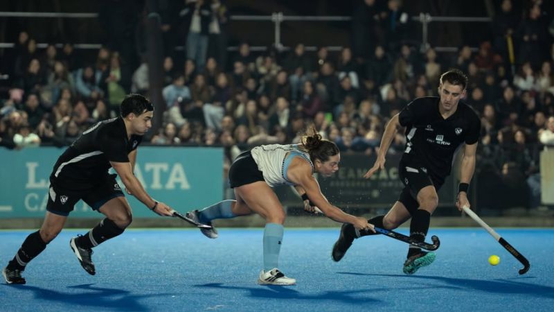 Las Leonas cerraron su preparación para el Mundial con una fiesta del hockey en La Plata