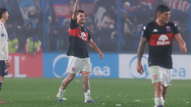 Tigre goleó a Nacional en Montevideo y los hinchas fueron atacados a tiros tras el partido