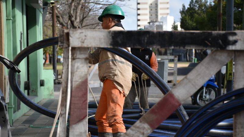 La renovación de la red de agua en La Plata ya superó los 92 mil metros de nuevas cañerías