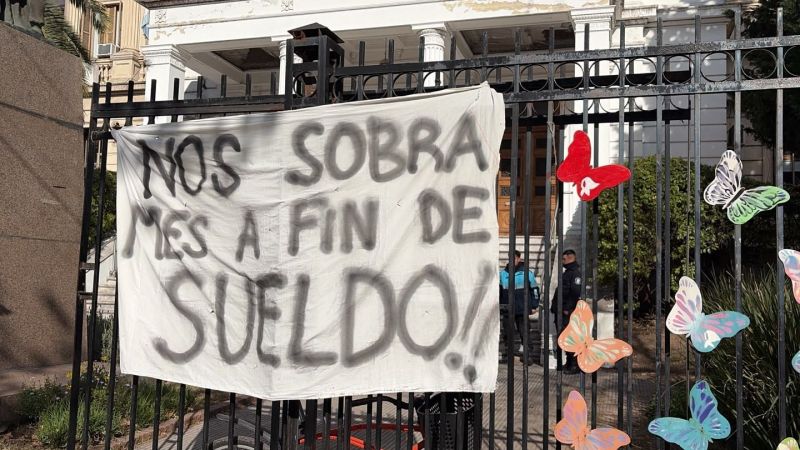 Miércoles de protestas simultaneas en La Plata: estatales, trabajadores del Astillero y acompañantes terapéuticos realizaron reclamos