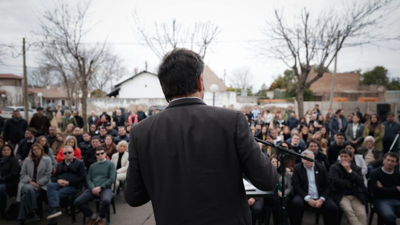 Kicillof inauguró una nueva Casa de la Provincia en Pellegrini y entregó viviendas para efectivos policiales