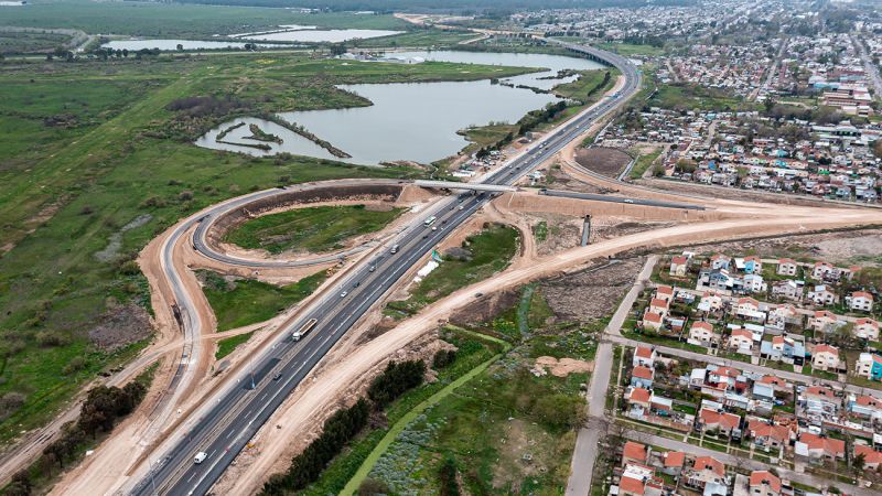 Denuncian una nueva seguidilla de piedrazos en la Autopista La Plata-Buenos Aires