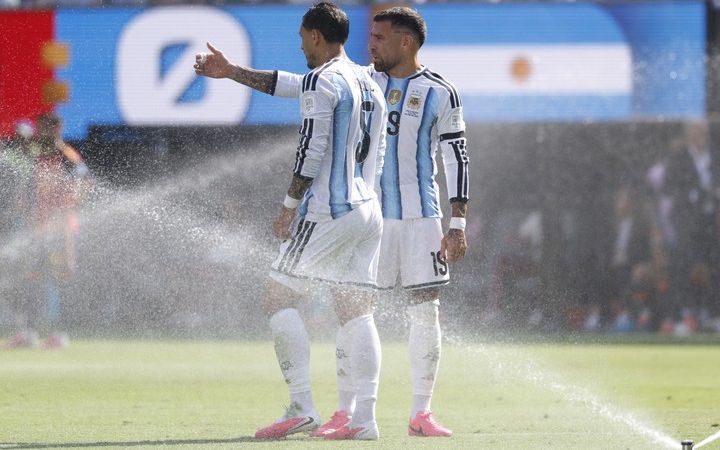 Otamendi se despidió de la Selección y Paredes puso en duda su continuidad