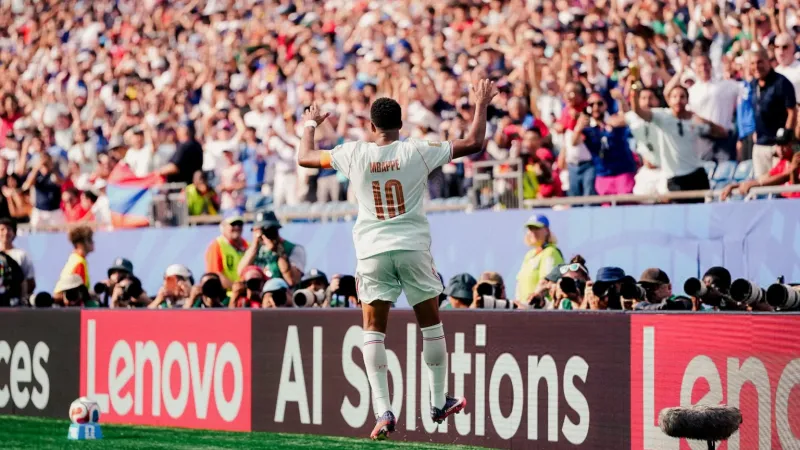 Francia impuso su jerarquía y se convirtió en el primer semifinalista del Mundial